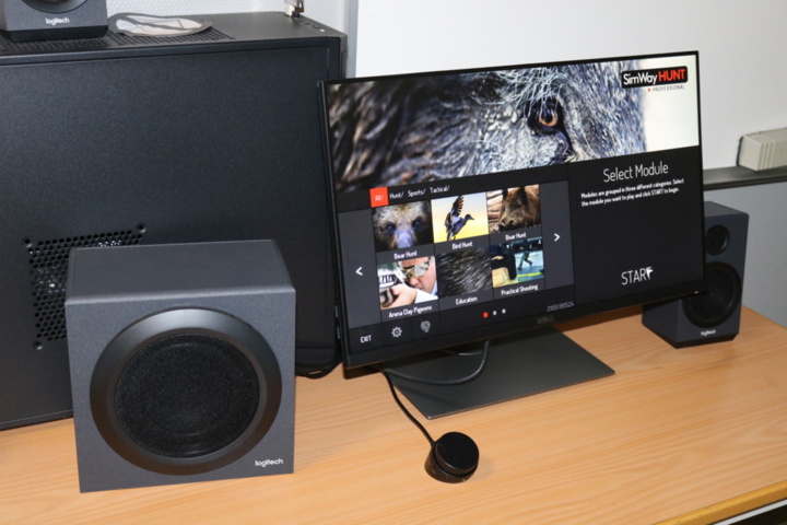 999368-9 Shooting simulator with 3 "weapons"