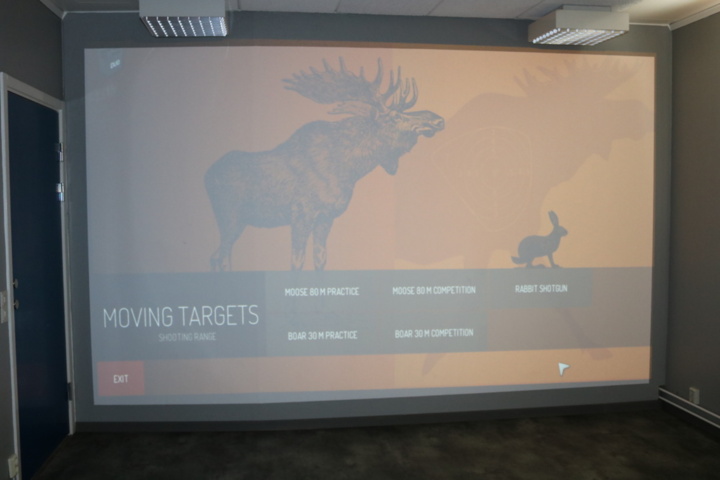 999368-7 Shooting simulator with 3 "weapons"