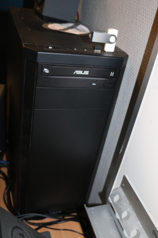 999368-11 Shooting simulator with 3 "weapons"