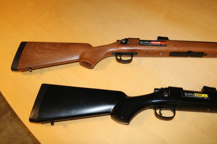 999368-18 Shooting simulator with 3 "weapons"