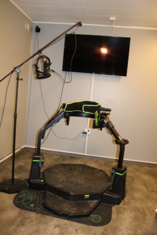 999370-1 VR-Virtual Reality. Virtuix Omni