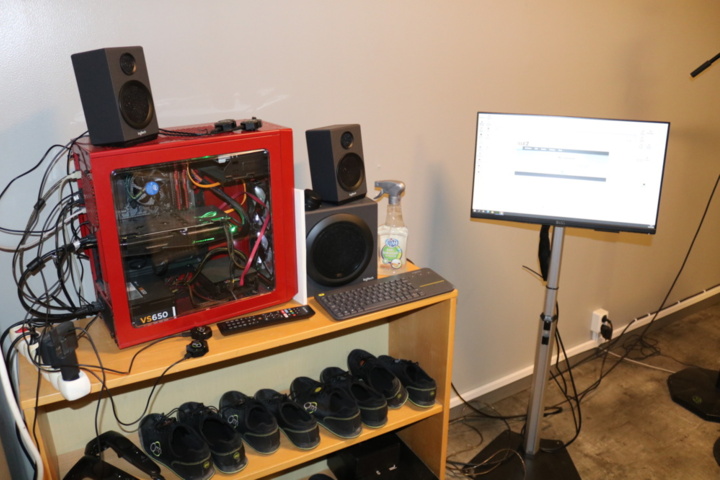 999370-2 VR-Virtual Reality. Virtuix Omni