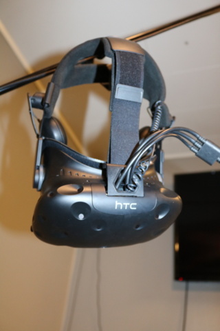 999370-11 VR-Virtual Reality. Virtuix Omni