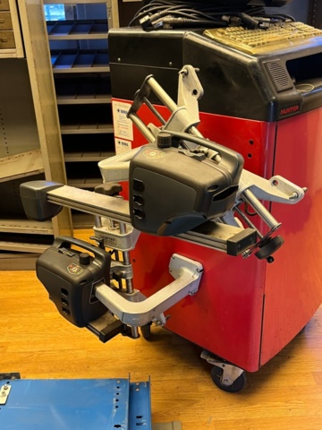 1208354-4 Wheel alignment machine, Hunter PA130
