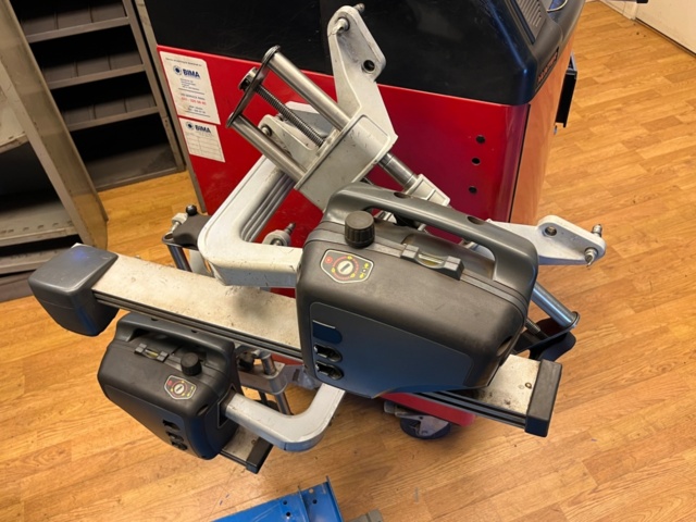 1208354-7 Wheel alignment machine, Hunter PA130
