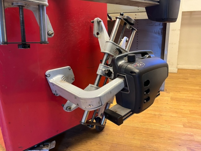 1208354-11 Wheel alignment machine, Hunter PA130