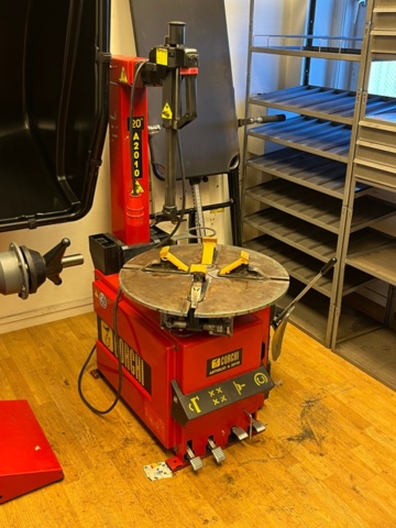 1208357-1 tire mounting machine, Corghi A2010