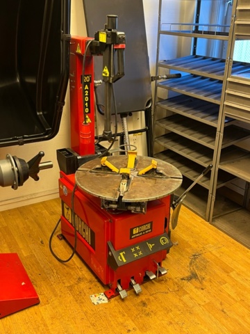 1208357-2 tire mounting machine, Corghi A2010