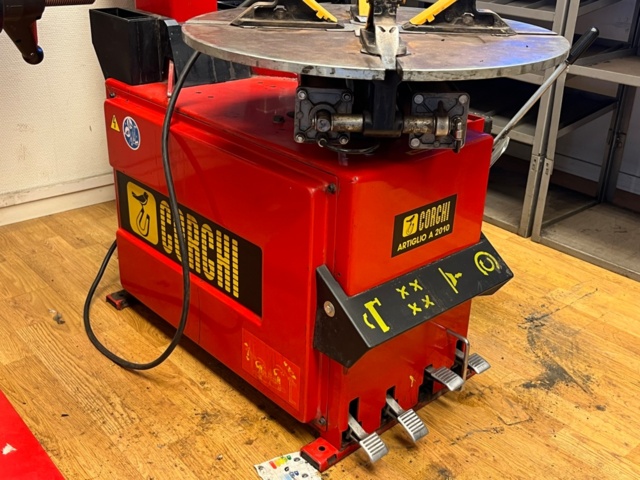 1208357-5 tire mounting machine, Corghi A2010