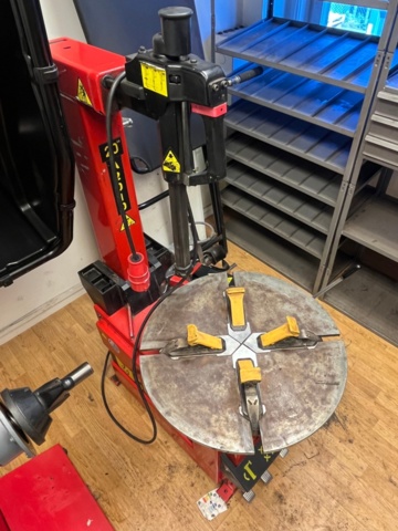 1208357-10 tire mounting machine, Corghi A2010