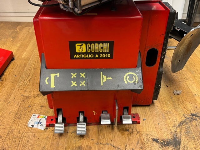 1208357-11 tire mounting machine, Corghi A2010