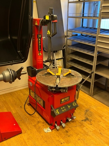 1208357-12 tire mounting machine, Corghi A2010