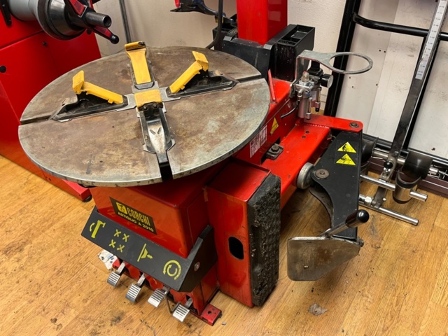 1208357-13 tire mounting machine, Corghi A2010