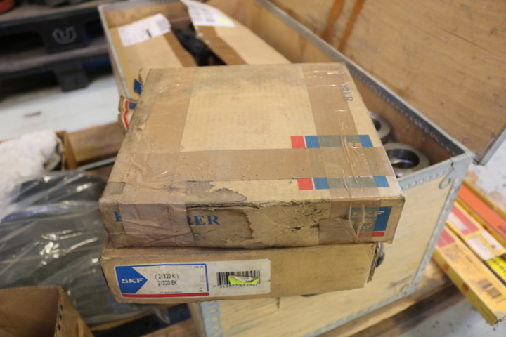 999380-4 Bearings & support in wooden box