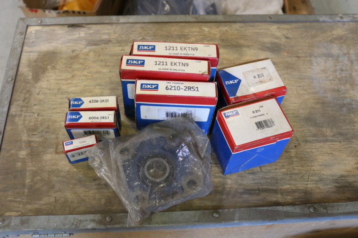 999380-6 Bearings & support in wooden box