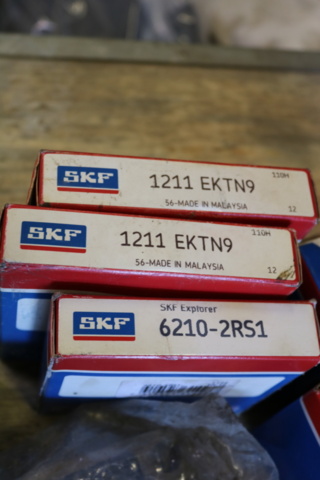 999380-8 Bearings & support in wooden box