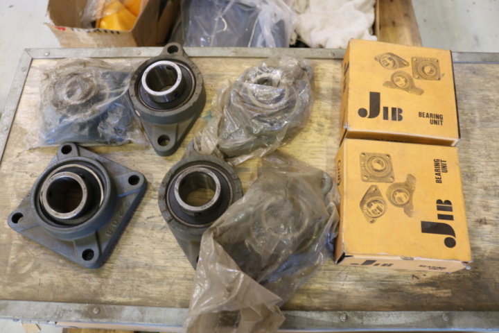 999380-17 Bearings & support in wooden box