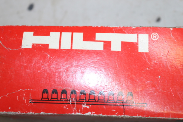 999381-18 Metal saw blade & Hilti nail