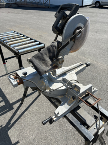 1137481-5 Woodster sl 10u cut and miter saw with stand and roller table