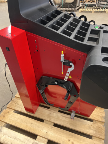 1208650-8 Tire balancing machine Corghi EM 9508-C PLUS