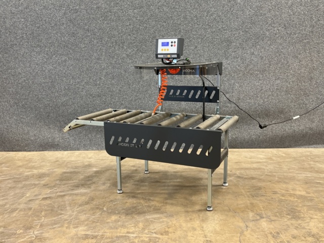 1208653-1 Pump table with safety portal AHCON