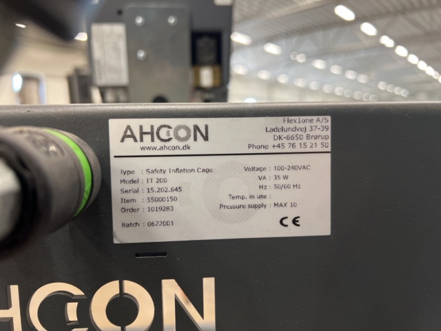 1208653-5 Pump table with safety portal AHCON