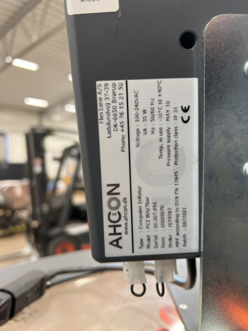 1208653-6 Pump table with safety portal AHCON