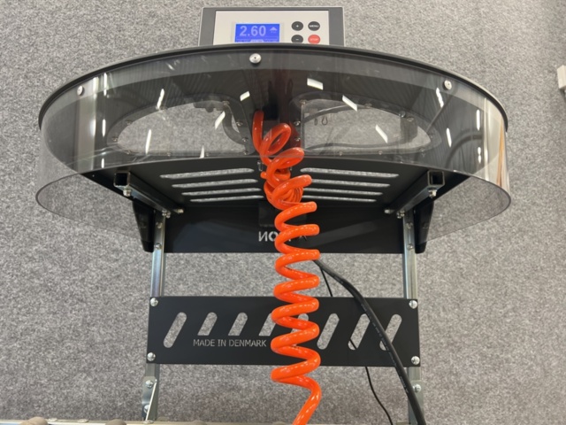 1208653-13 Pump table with safety portal AHCON