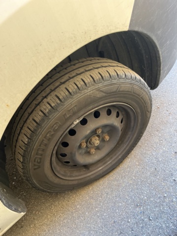 1085937-11 Nissan NV200 Van -2014