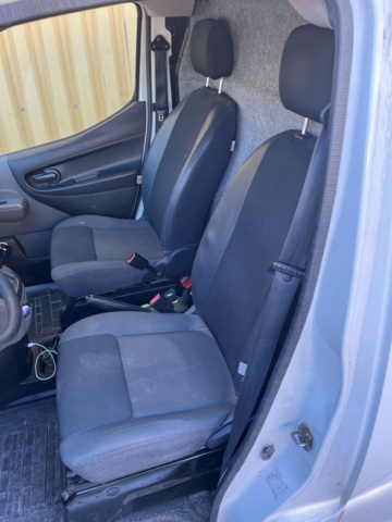 1085937-16 Nissan NV200 Van -2014