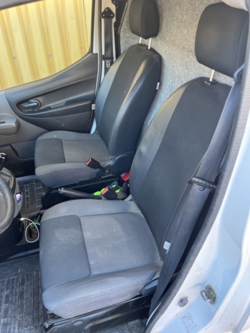 1085937-17 Nissan NV200 Van -2014