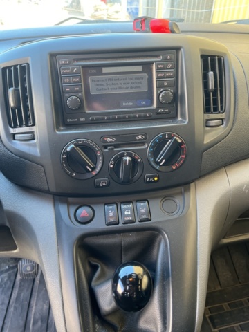 1085937-21 Nissan NV200 Van -2014