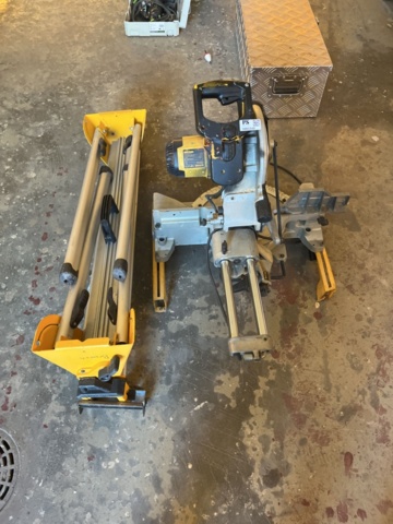 Cut & miter saw including stand - DeWalt DW712-QS - PS Auction - We ...