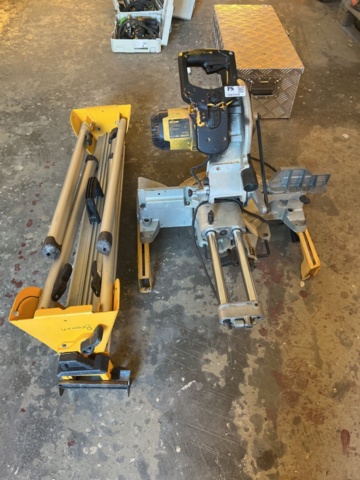 1085940-2 Cut & miter saw including stand - DeWalt DW712-QS