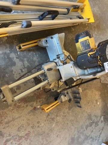 1085940-3 Cut & miter saw including stand - DeWalt DW712-QS