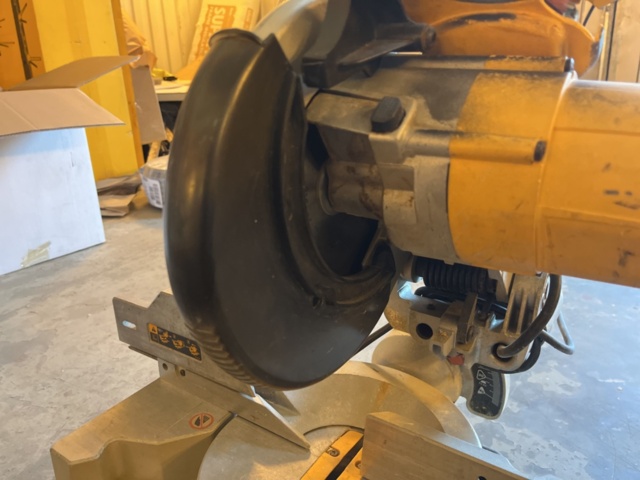 1085940-5 Cut & miter saw including stand - DeWalt DW712-QS