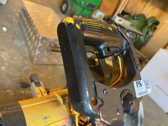 1085940-10 Cut & miter saw including stand - DeWalt DW712-QS