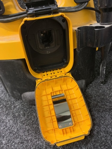 1208728-5 Wet/dry vacuum cleaner Dewalt DC500 -GB/QW