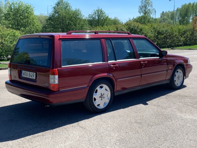 1208276-5 Volvo 960 Estate -1996