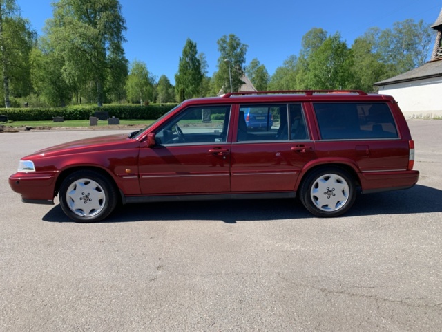 1208276-8 Volvo 960 Estate -1996