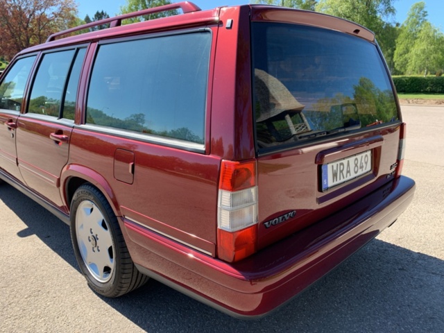 1208276-9 Volvo 960 Estate -1996