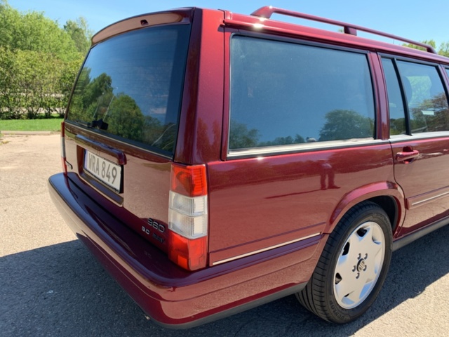 1208276-24 Volvo 960 Estate -1996