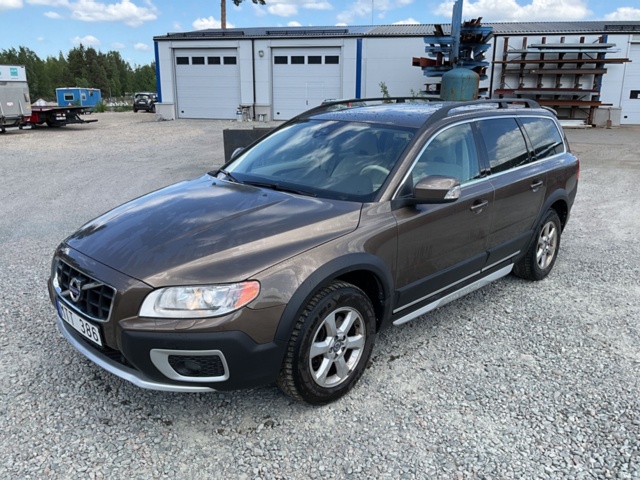 1121544-1 Volvo XC70 -2013