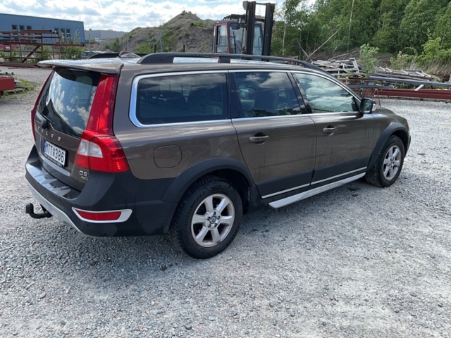 1121544-5 Volvo XC70 -2013