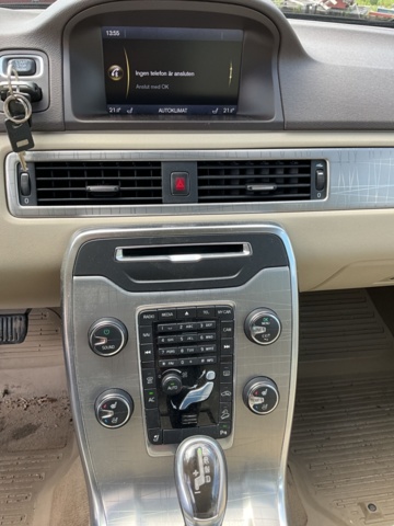 1121544-16 Volvo XC70 -2013