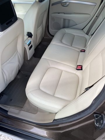 1121544-17 Volvo XC70 -2013