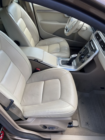 1121544-20 Volvo XC70 -2013