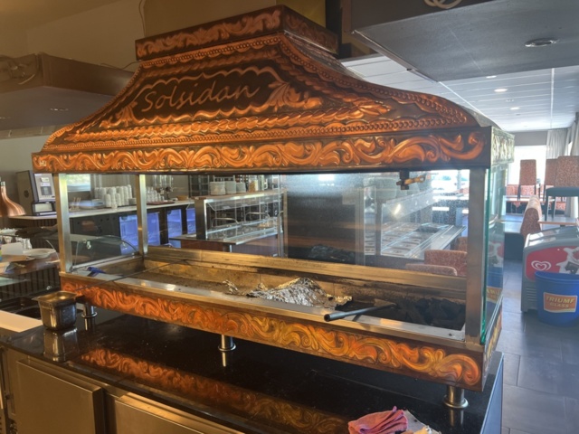 1144489-1 Charcoal grill with display & cooling bench