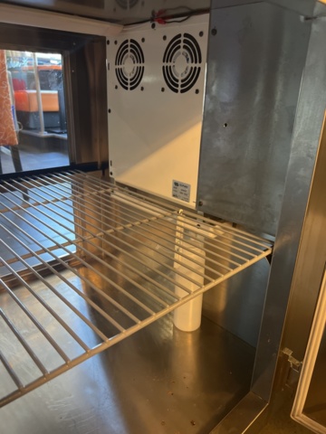 1144489-4 Charcoal grill with display & cooling bench