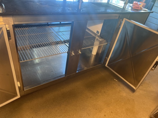 1144489-15 Charcoal grill with display & cooling bench